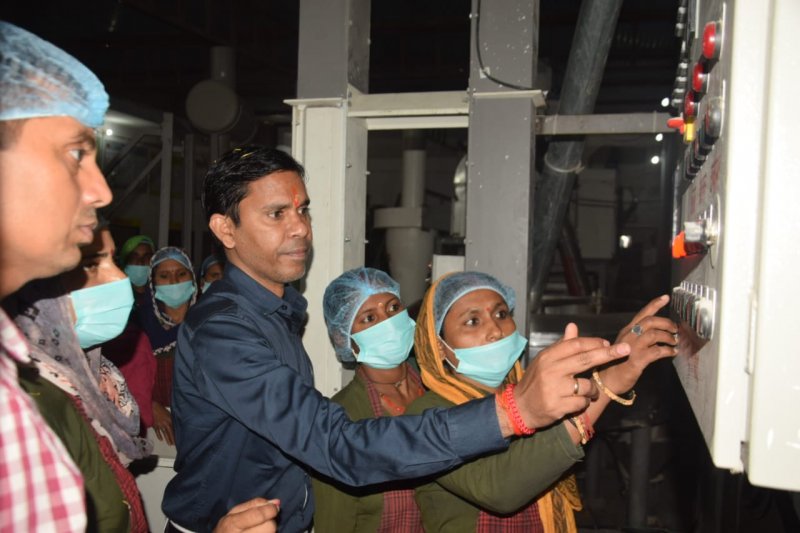 Lakhimpur Kheri News: निघासन में समूह की महिलाएं तैयार करेंगी बच्चों का पोषाहार, पाएंगी रोजगार