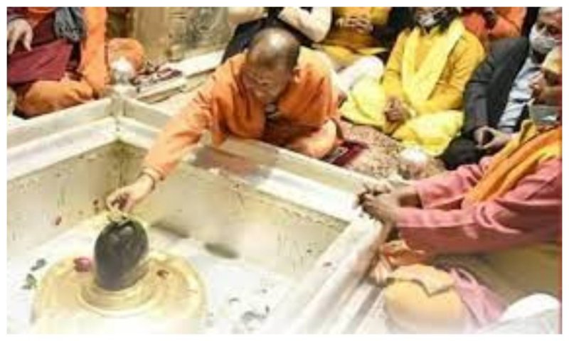 Kashi Vishwanath Temple: बाबा विश्वनाथ के दरबार में 100 बार हाजिरी लगाने वाले पहले CM बने योगी