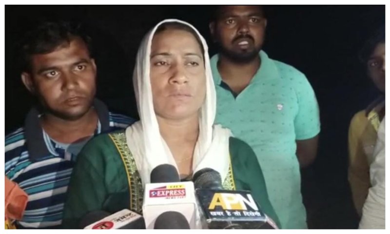 Aligarh News: ‘शाबरा बानो’ के मकान पर चला बुलडोजर, जिला प्रशासन ने किया जमींदोज