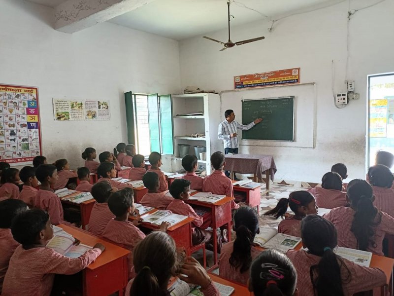 Lakhimpur Kheri news: ऐसा भी होता है सरकारी स्कूल, जिले में सर्वश्रेष्ठ विद्यालय का मिला खिताब