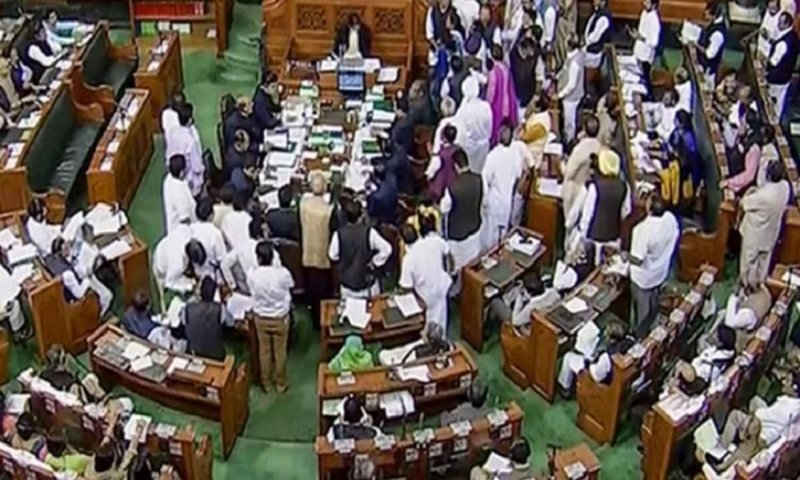 Parliament Session Update: राहुल गांधी के लोकतंत्र संबंधी बयान पर हंगामे के बीच लोकसभा-राज्यसभा की कार्यवाही स्थगित