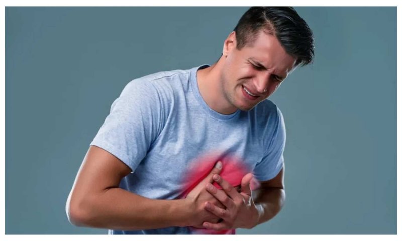 Heart Attack Warning Signs: ये संकेत मत करें इग्नोर, पड़ सकता है दिल का दौरा