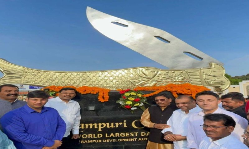 Rampur News: दुनिया के सबसे बड़े चाकू के साथ चाकू चैराहे का हुआ लोकार्पण, जानें क्या है रामपुरी चाकू की कहानी