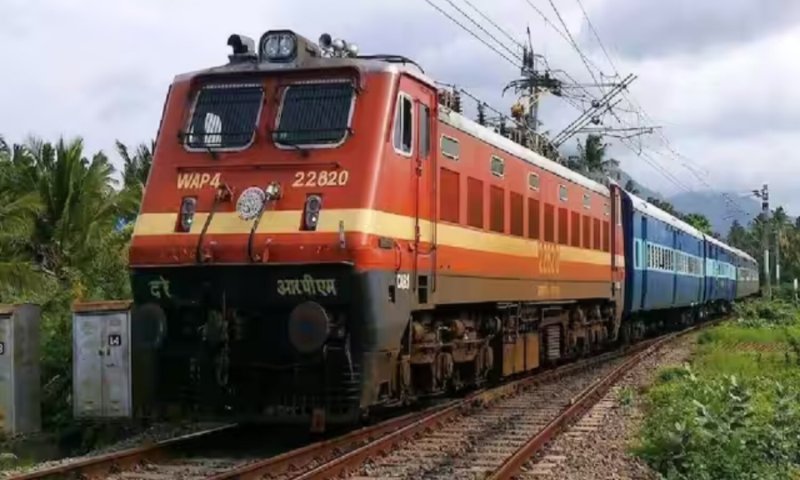 Indian Railway: बिना टिकट ट्रेन में सफर करने वाले पुलिसकर्मियों पर डीजीपी सख्त, कड़ी कार्रवाई की दी चेतावनी