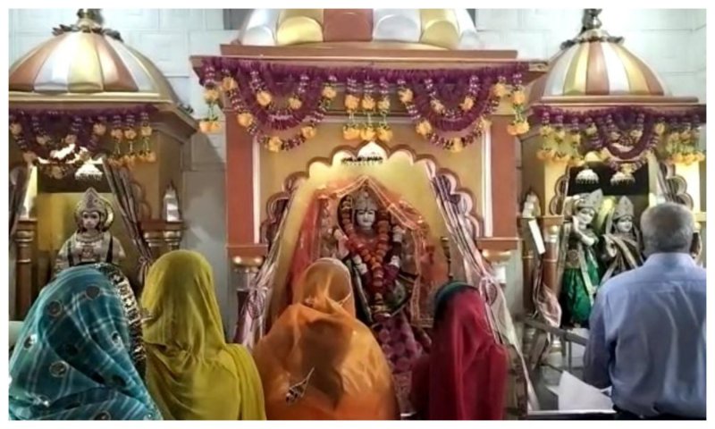 Sitapur News: जिला प्रशासन करा रहा मंदिरों में दुर्गा सप्तशती पाठ, लग रहे देवी मां के जयकारे