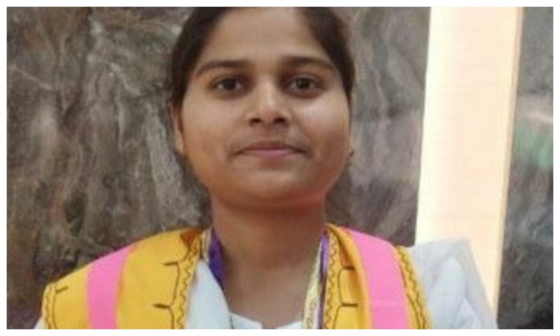 Hardoi news: हरदोई की बेटी शालू ने किया यूनिवर्सिटी टॉप, राज्यपाल ने दिया गोल्ड मेडल
