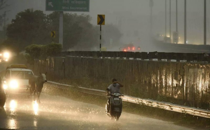 Lucknow Weather Today: लखनऊ में आज फिर बदलेगा मौसम का मिजाज, तेज हवाओं के साथ हो सकती है बारिश