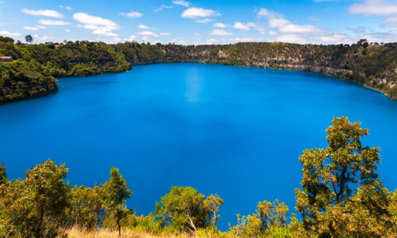 Beautiful Blue Lake: बेहद ही शानदार है दुनिया की यह ब्लू लेक्स, जिसकी सुंदरता करती है लोगों को दीवाना