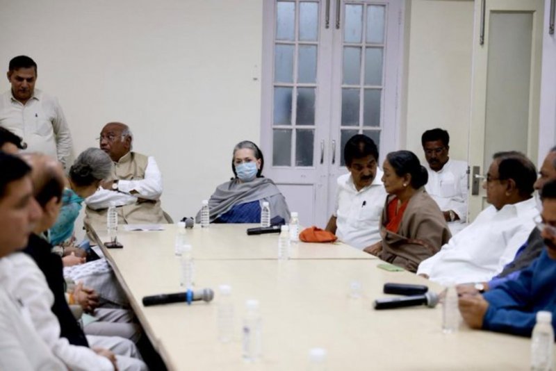Rahul Gandhi Convicted: राहुल गांधी की संसद सदस्यता रद्द होने के खिलाफ कांग्रेस करेगी आंदोलन, हाईलेवल मीटिंग में फैसला