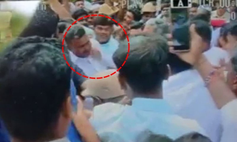 Karnataka: पूर्व सीएम सिद्धारमैया ने कांग्रेस कार्यकर्ता को सरेआम जड़ा थप्पड़, वीडियो हुआ वायरल