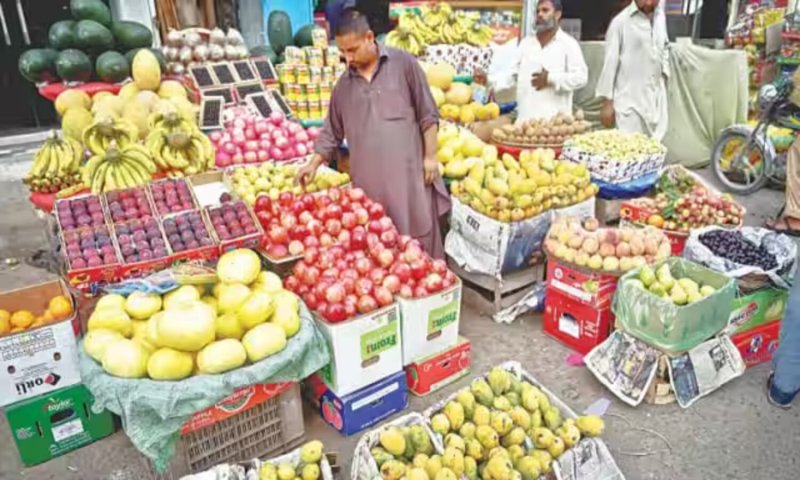 Pak Economic Crisis: रमजान में पाकिस्तानियों पर महंगाई का कहर, फलों के दाम हजार रूपये किलो तक पहुंचे