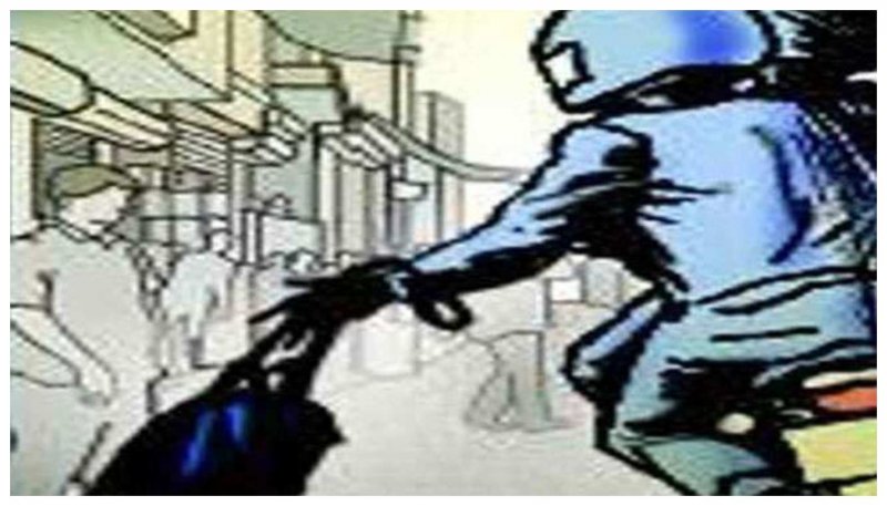 Moradabad News: बगल में बाइक लगाकर मारी लात, व्यापारी से लूटे 1.75 लाख