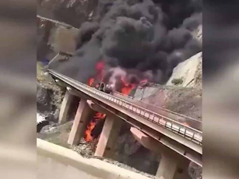Saudi Arabia में उमराह को जा रहे यात्रियों की बस हादसे का शिकार, ब्रेक फेल होने से पुल से टकराई...22 की मौत, 30 घायल