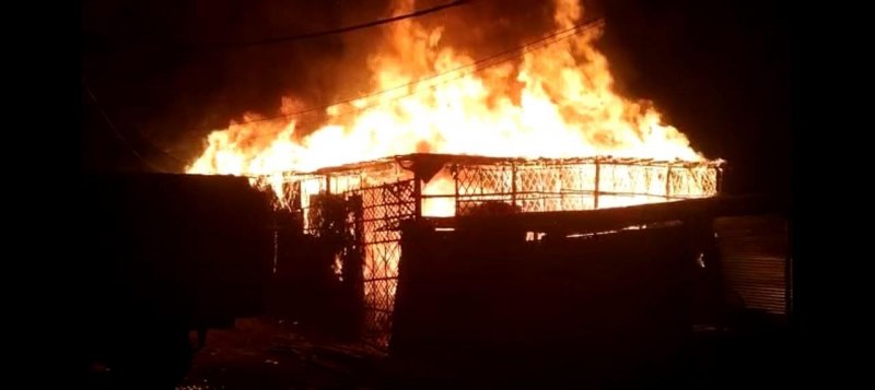 lucknow Fire News: डालीगंज बांसमंडी के गोदामों में लगी भीषण आग, दमकल की दर्जन भर गाड़ियां मौजूद...भारी नुकसान का अनुमान