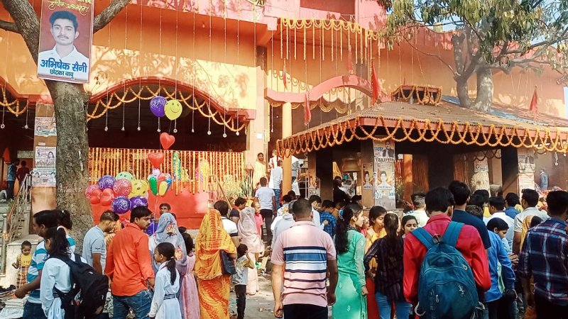 Navratri Special: यहां आने वाले भक्तों की पूरी होती हैं मुरादें, कुशीनगर की धर्मसमधा देवी के मंदिर में हो रही है भारी भी