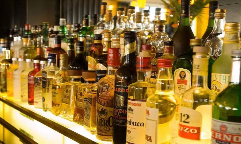 Lucknow Famous Liquor Shops: ये हैं लखनऊ की बेस्ट लिकर शॉप, जहां मिलती है हर ब्रांड की शराब