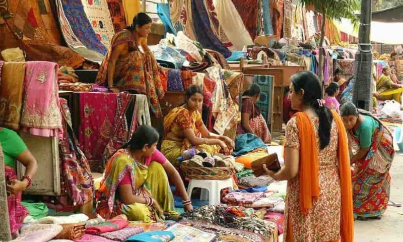 Lucknow Famous Cloth Market: फेमस हैं लखनऊ की यह कपड़ा मार्केट, जहां मिलती है कपड़ों की अलग-अलग वैरायटी