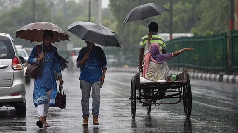 Lucknow Weather Today: शाम की बारिश से भींगे लखनऊवासी, DM ने कहा- बिना मतलब घरों से न निकलें