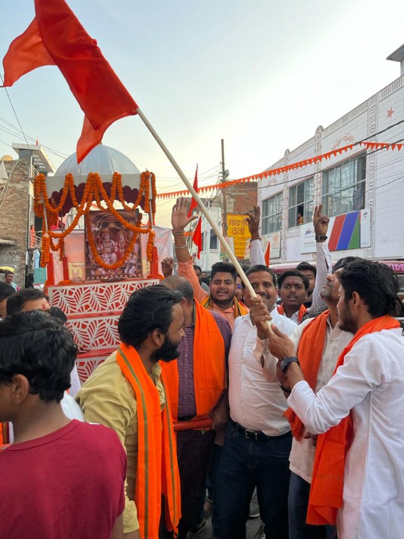 Azamgarh News: धूमधाम से निकली राम दरबार की शोभा यात्रा