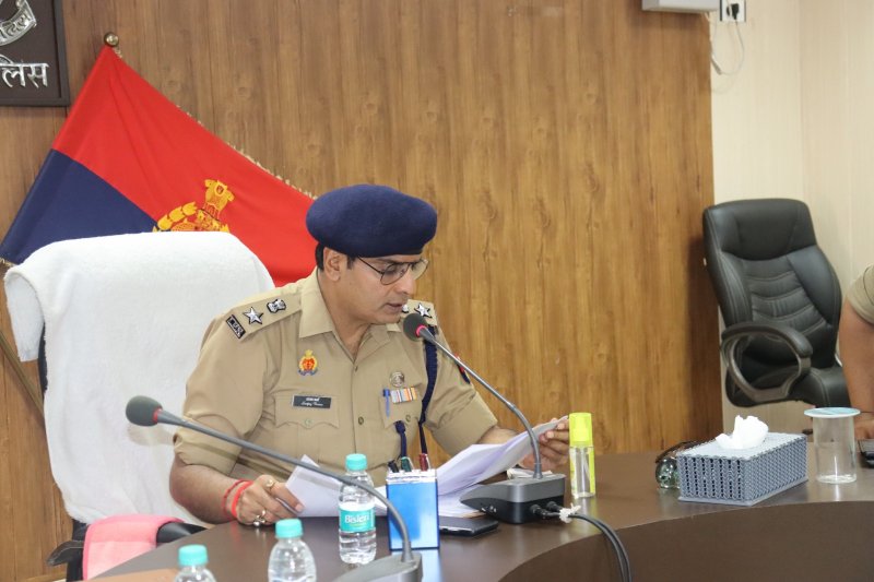 Etawah News: एसएसपी ने निकाय चुनाव को लेकर की बैठक, पुलिसकर्मियों को तैयार रहने के दिए निर्देश