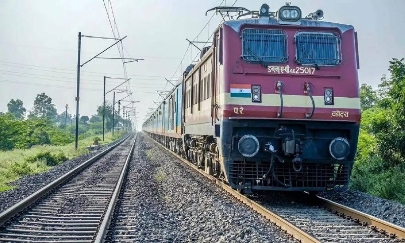 Lucknow To Delhi Train: लखनऊ से दिल्ली तक का सफर आसान करती हैं यह ट्रेन, जानिए क्या है किराया, कितना लगता है समय