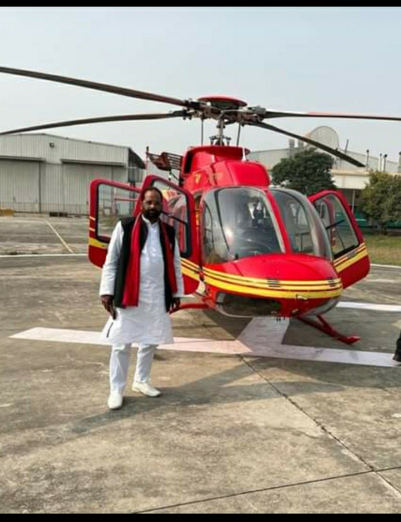 Aligarh news: नमाजियों पर हेलीकॉप्टर से पुष्प वर्षा कराने के लिए सपा नेता ने DM से मांगी अनुमति