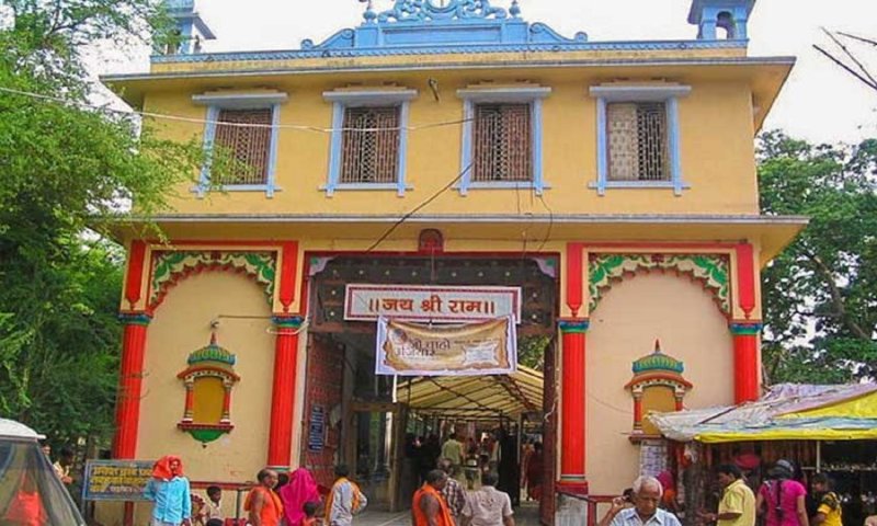 Hanuman Mandir in Varanasi: वाराणसी में बना है संकट मोचन हनुमान मंदिर, जहां भगवान ने तुलसीदास जी को दिए थे दर्शन