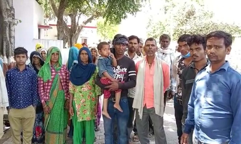 Aligarh News: 10 दिनों में राह चलते 2 नाबालिक किशोरियों के अपहरण से मचा हड़कंप, SSP कार्यालय पहुंचे दर्जनों ग्रामीण