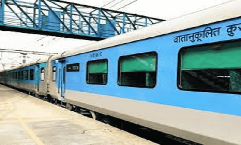 Railways Yatri App: पश्चिम रेलवे ने यात्री ऐप किया लॉन्च, अब ट्रेनों की लाइव लोकेशन कर सकते हैं ट्रैक