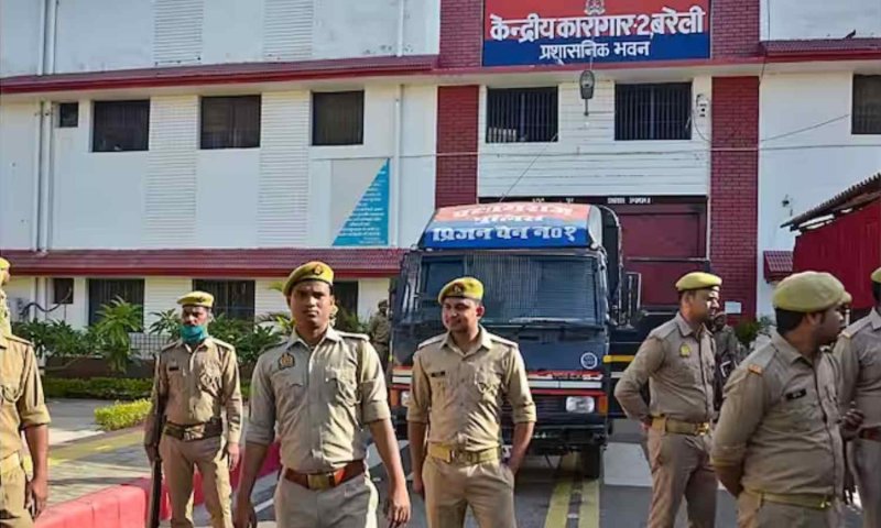 UP Jail News: माफियाओं पर योगी सरकार सख्त, बदले गए तीन जेलों के जेलर , मुख्तार-अशरफ यहीं हैं बंद