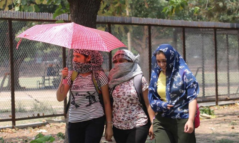 Weather Today Update: यूपी-दिल्ली समेत उत्तर भारत में बढ़ी गर्मी, कई राज्यों में अभी भी बारिश का माहौल