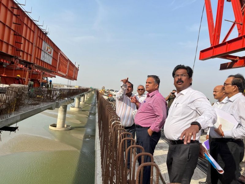 Lucknow News: अवस्थापना एवं औद्योगिक विकास आयुक्त ने गोरखपुर एक्सप्रेस-वे का किया निरीक्षण, निर्माण कार्य की समीक्षा की