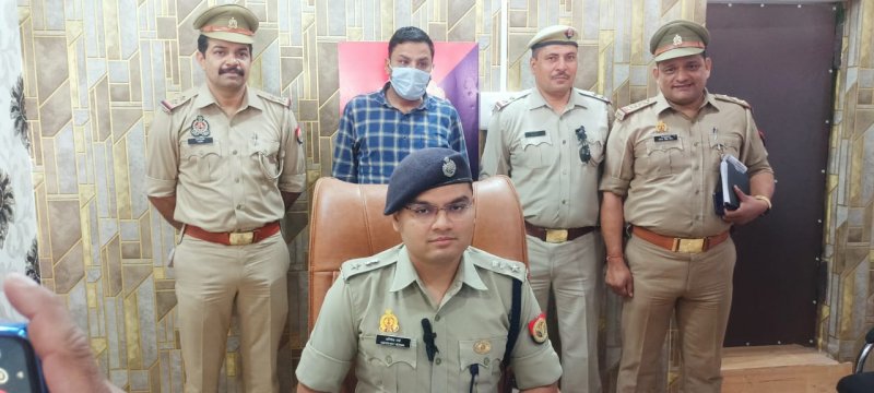 Hapur News: दिल्ली पुलिस का फर्जी दरोगा गिरफ्तार, नौकरी दिलाने के नाम पर करता था इस तरह से ठगी