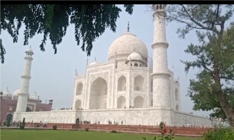 Agra News: ताजमहल के अंदर पकड़े गए दो फर्जी गाइड, जाली लाइसेंस बरामद, आखिर क्या था मकसद
