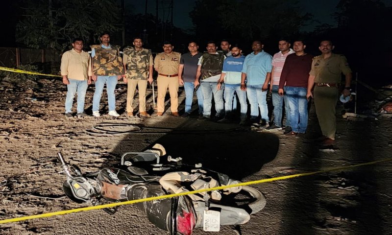 Agra News: बदमाशों ने पुलिस टीम पर चलाई गोली, बाल-बाल बचे पुलिस कर्मी