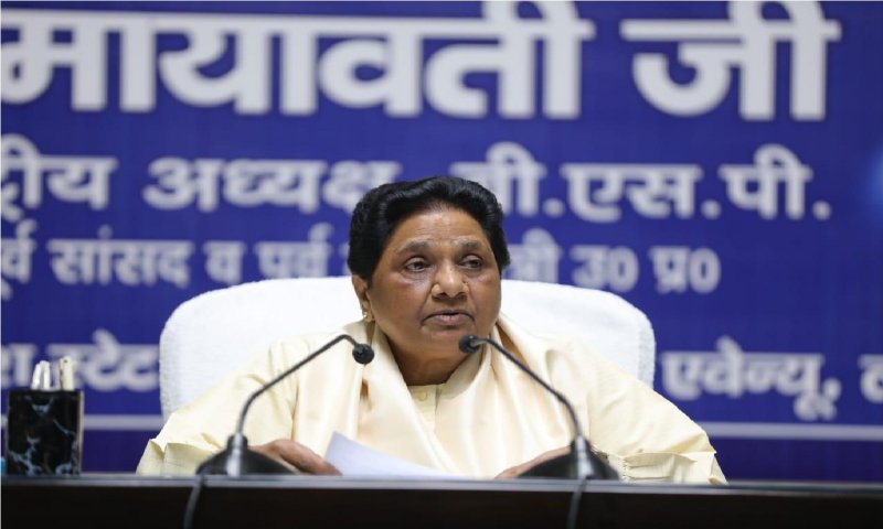 Mayawati: शाइस्ता क्या, परिवार के किसी सदस्य को टिकट नहीं देंगी मायावती, बैलट से निकाय चुनाव कराने की मांग