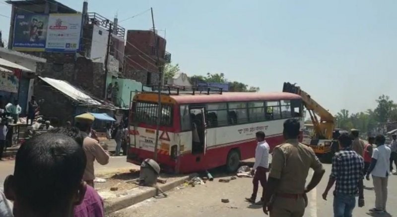 Sitapur News: काल बनी रोडवेज बस, फुटपाथ पर छह को कुचला, तीन की दर्दनाक मौत