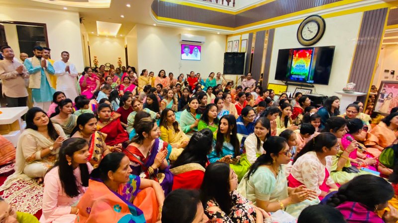Moradabad News: जैन समाज की महिलाओं ने किया सामूहिक मंत्र का जाप, विश्व कल्याण की प्रार्थना