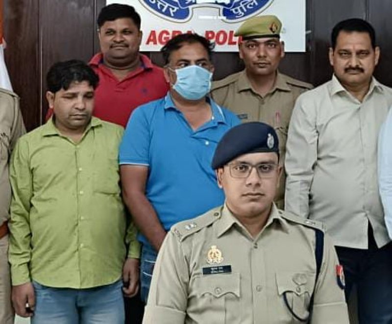 Agra News: आइपीएल मैचों के 10 सटोरिये क्लीन बोल्ड,  मशीन से गिनी जाती थी सट्टे की कमाई