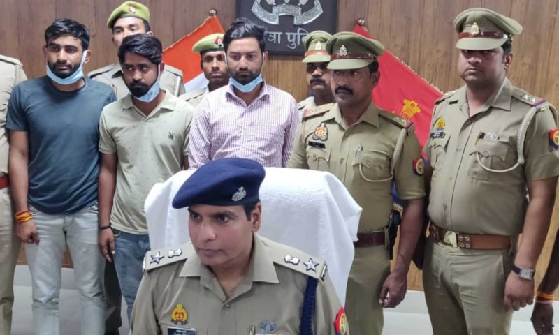 Etawah News: अवैध असलहा फैक्ट्री का पुलिस ने किया खुलासा, 3 अभियुक्त गिरफ्तार, भारी मात्रा में अवैध असलहा बरामद