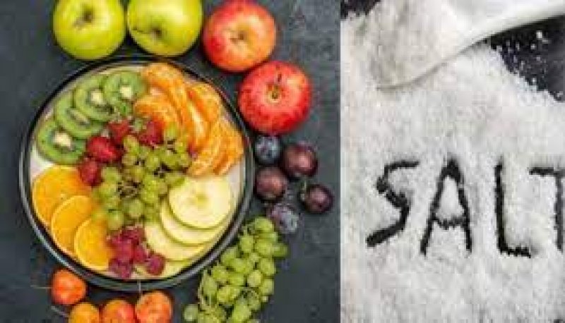Health News : क्या फलों में नमक डालकर खाना सेहत के लिए होता है हानिकारक , जानिये पूरा सच