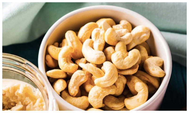 Cashew Nuts Benefits: कई बीमारियों का इलाज है काजू, जानिये इसके लाभ और किन्हें नहीं करना चाहिए इसका सेवन