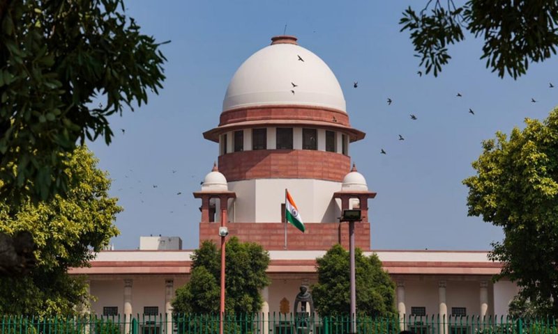 Supreme Court: सुप्रीम कोर्ट ने कर्नाटक ने एक निचली अदालत के जज को किया बर्खास्त, जानें क्या है मामला