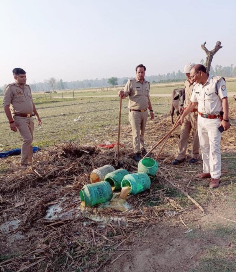 Lakhimpur Kheri News: अवैध शराब के खिलाफ चला ताबड़तोड़ अभियान, जेल भेजे गए अभियुक्त