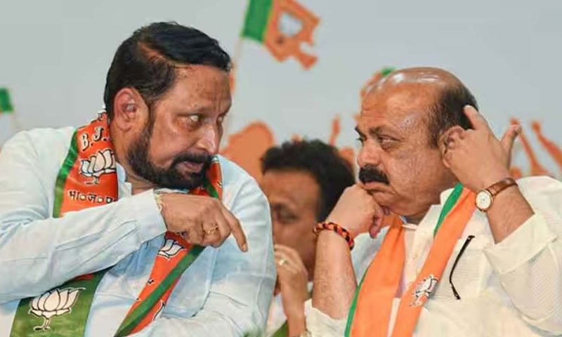 Karnatka Election 2023: बीजेपी छोड़ कांग्रेस में गए लक्ष्मण सावदी को मिला टिकट, सिद्धारमैया नहीं लड़ेंगे कोलार से चुनाव