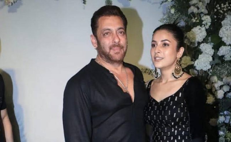 Does Salman Khan have a rule against girls wearing low necklines on sets? Shehnaaz Gill REACTS