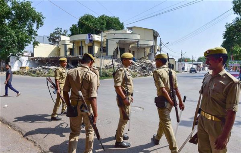 Crude bomb explodes near Atiqs lawyers residence in Prayagraj