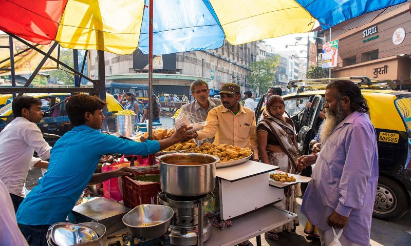 Agra Famous Street Food Shops: आगरा में फेमस है यह स्ट्रीट फूड शॉप, जिनका स्वाद लेने दूर-दूर से आते हैं लोग