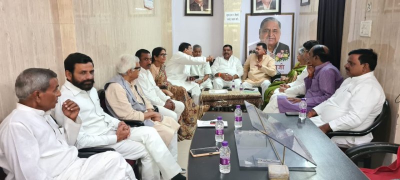 UP Nagar Nikay Chunav 2023: नगर निकाय चुनावः सपा ने प्रत्याशियों के जीत के लिए बनाई रणनीति