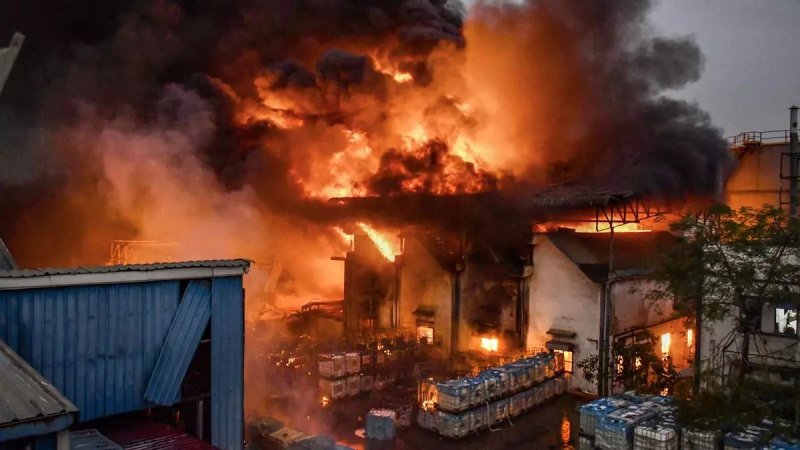 Gujarat News: अरवल्ली में पटाखा फैक्ट्री में आग लगने से चार मजदूर जिंदा जले